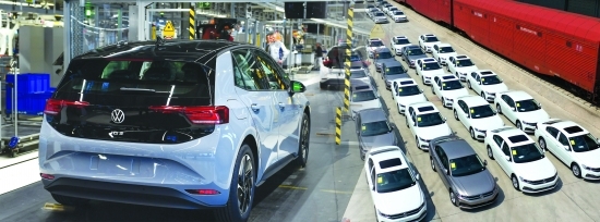 大眾首款在華量產電動車落地，產業鏈迎成長新機遇